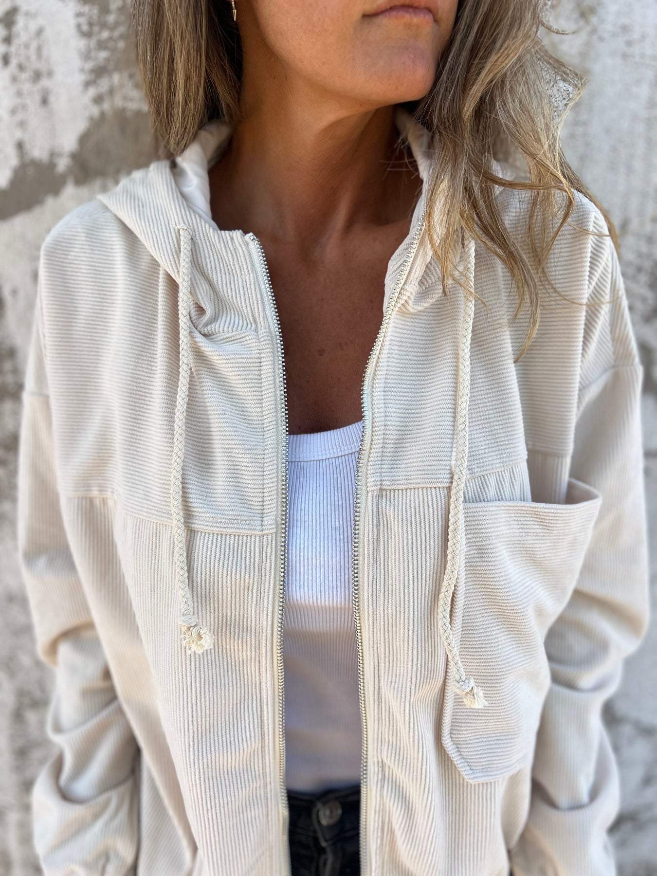 Waverly - A casual jacket with a zip-up hood