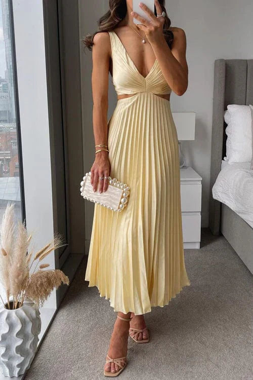 Lillian - Pleated dress with neckline