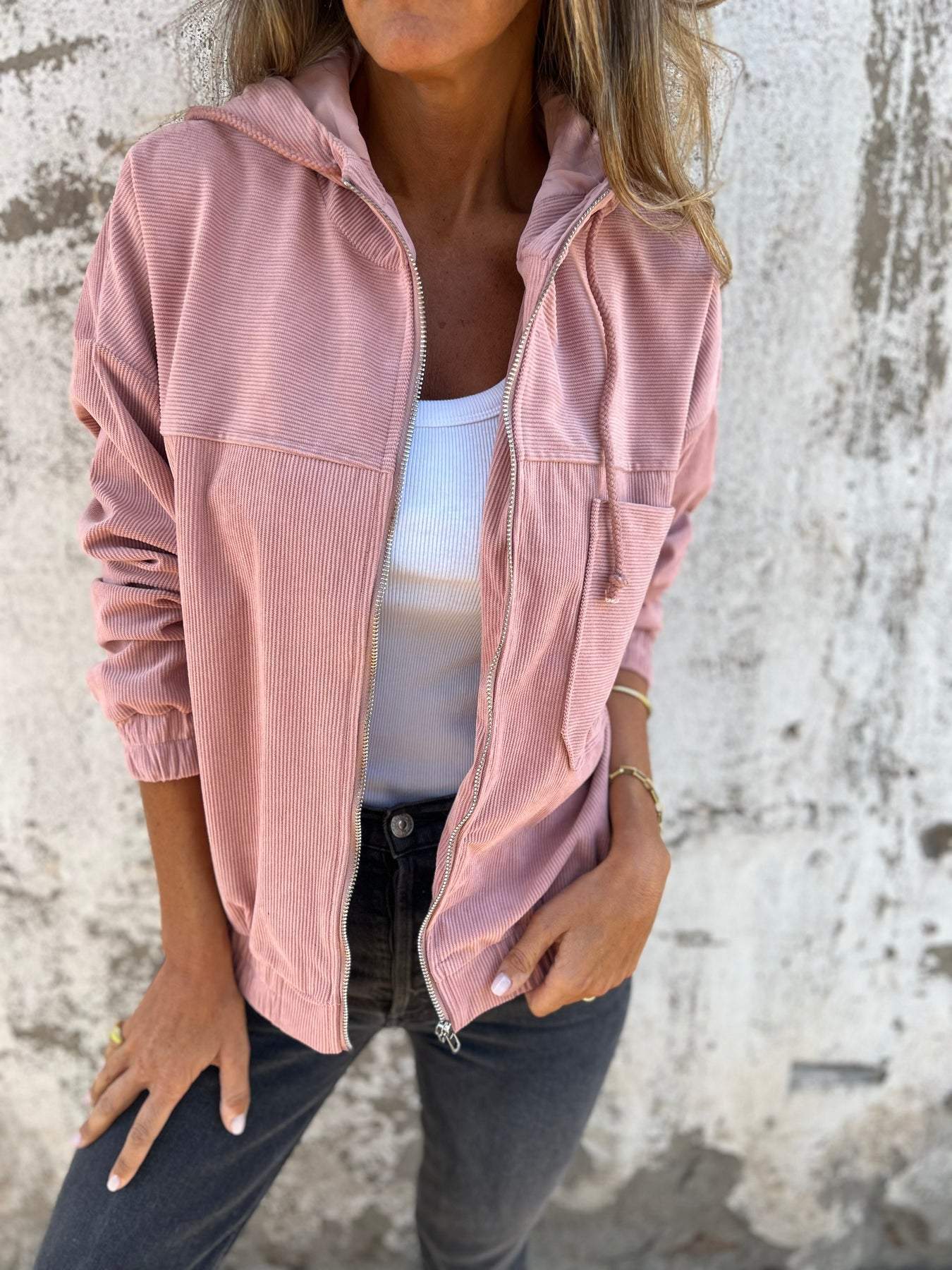 Waverly - A casual jacket with a zip-up hood