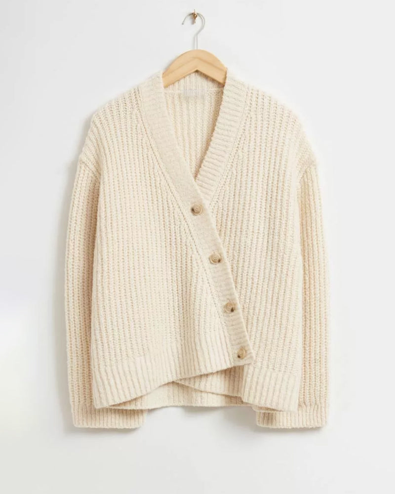 Beatrice - Comfortable  V-necked cardigan for women