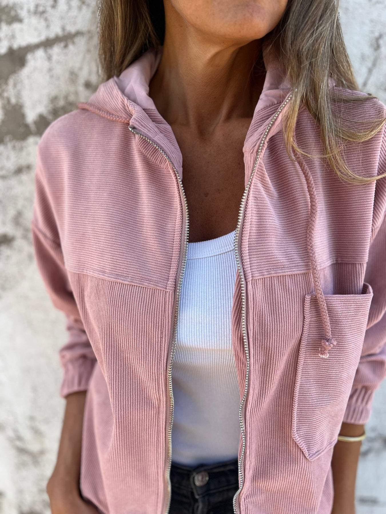 Waverly - A casual jacket with a zip-up hood