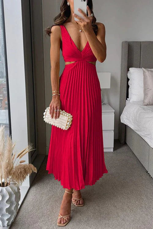 Lillian - Pleated dress with neckline