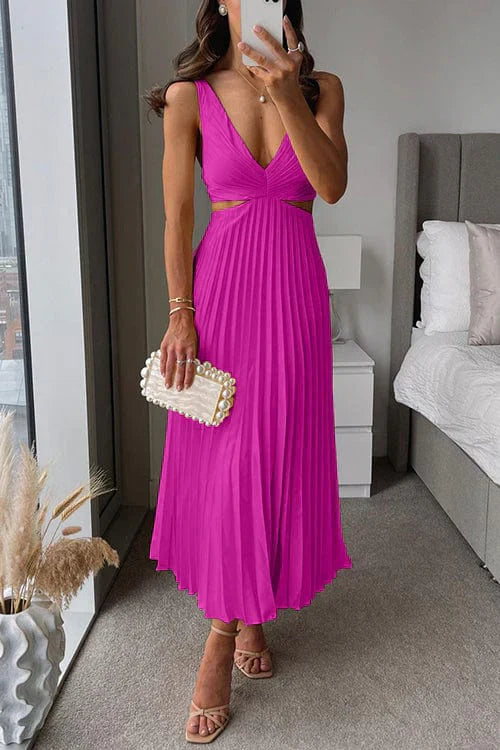 Lillian - Pleated dress with neckline