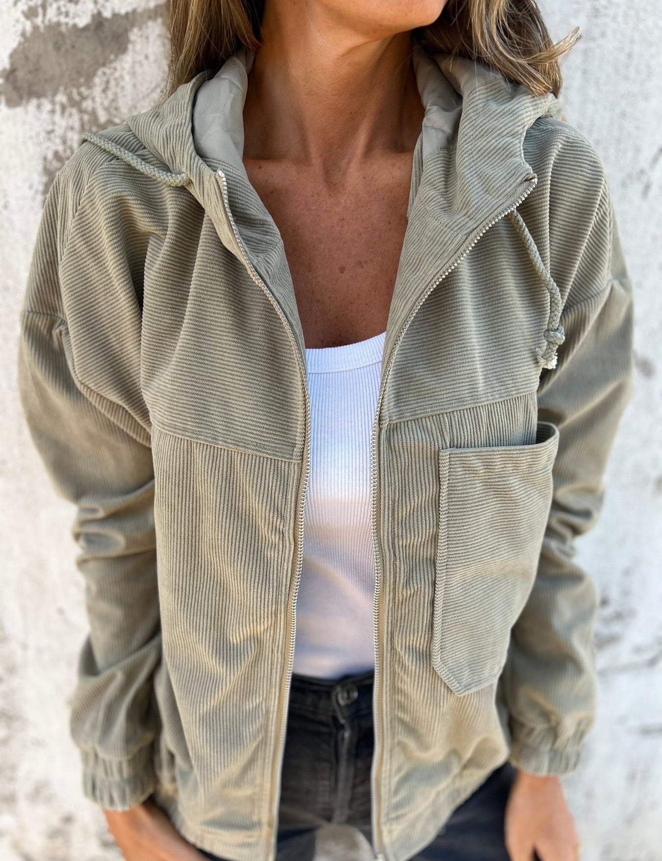 Waverly - A casual jacket with a zip-up hood