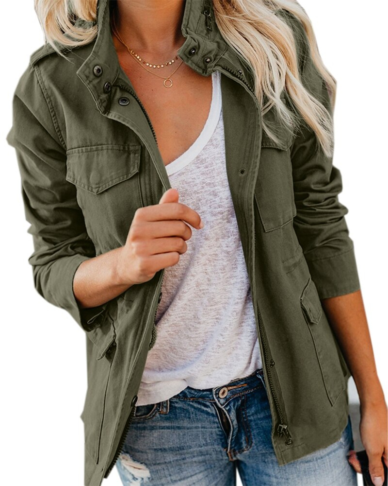 Greta-Jacke-Lassige-Ubergangsjacke-mit-Taschen-Leyna-Moda-2.png