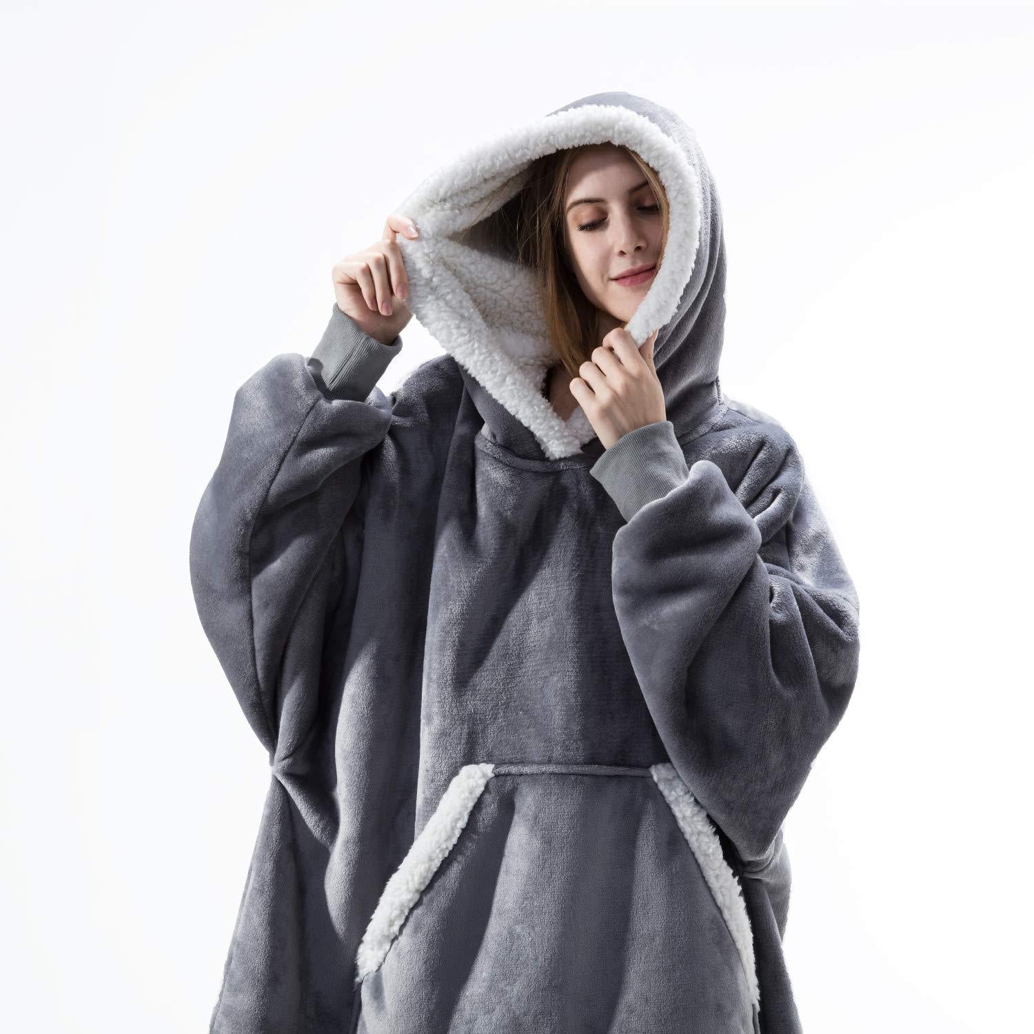 Janny - Lovely combination of soft hooded jacket and cozy blanket in one