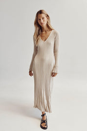 Aliana - A sophisticated long-sleeved dress