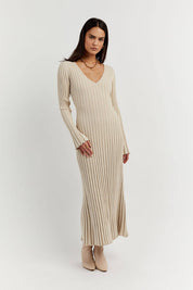 Aliana - A sophisticated long-sleeved dress