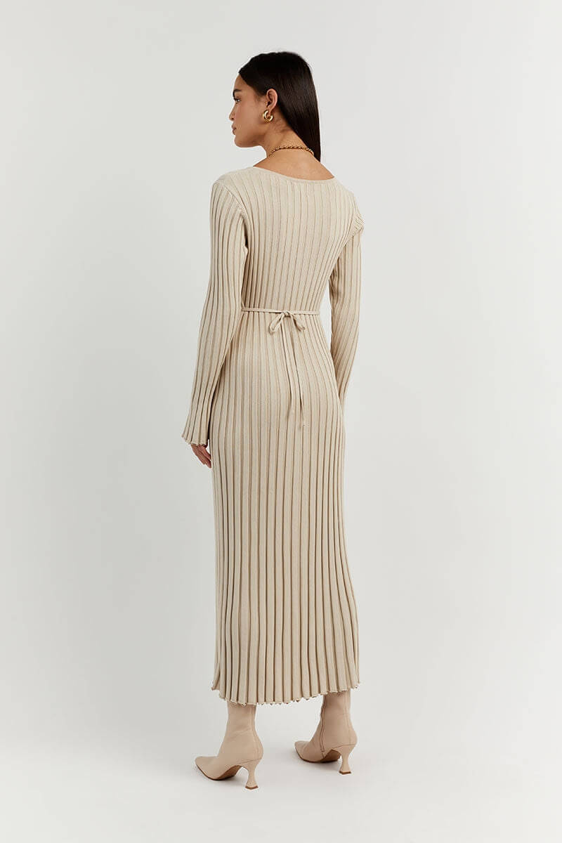 Aliana - A sophisticated long-sleeved dress