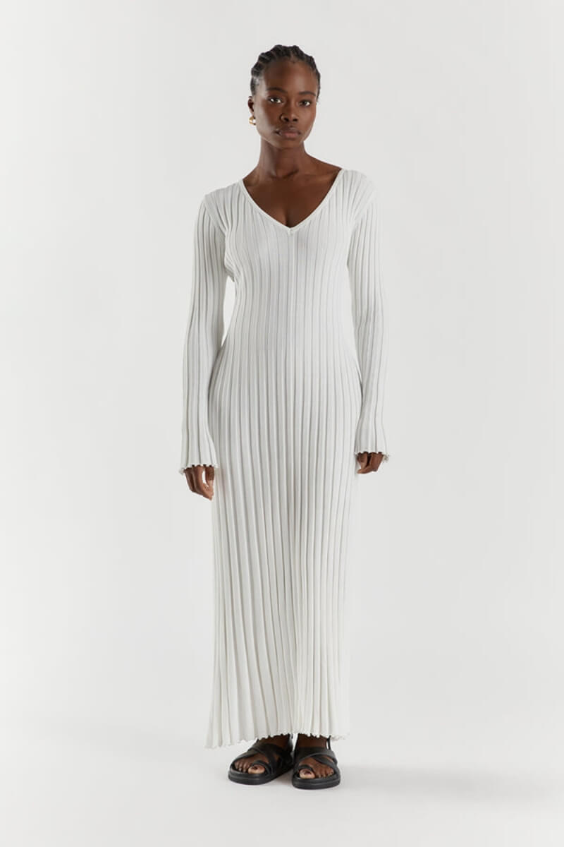 Aliana - A sophisticated long-sleeved dress