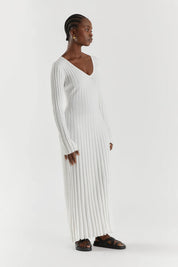 Aliana - A sophisticated long-sleeved dress