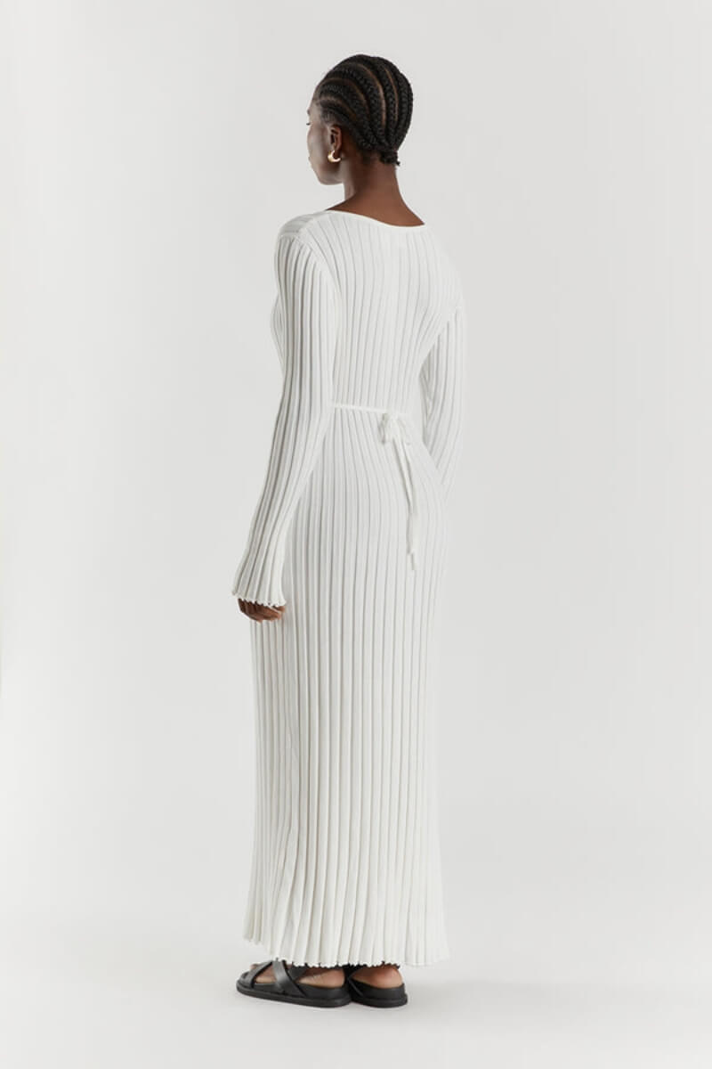 Aliana - A sophisticated long-sleeved dress