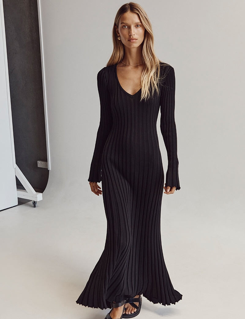 Aliana - A sophisticated long-sleeved dress