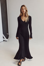 Aliana - A sophisticated long-sleeved dress