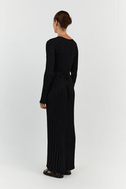 Aliana - A sophisticated long-sleeved dress