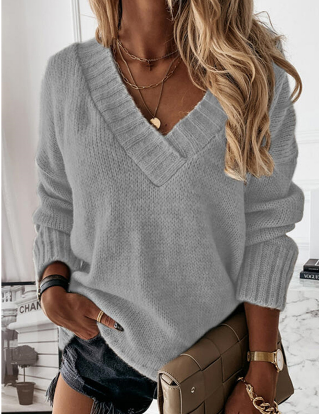 Karolien - Casual, comfortable sweater with an elegant V-neckline