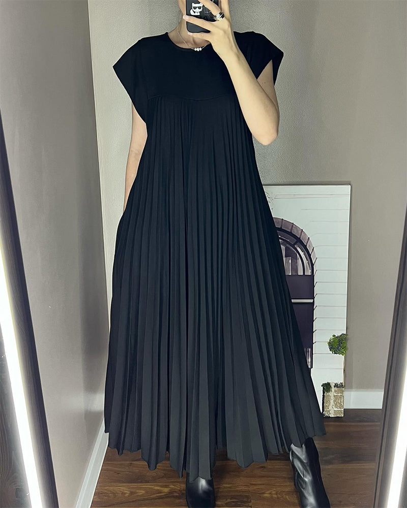 Lucy - Elegant pleated dress