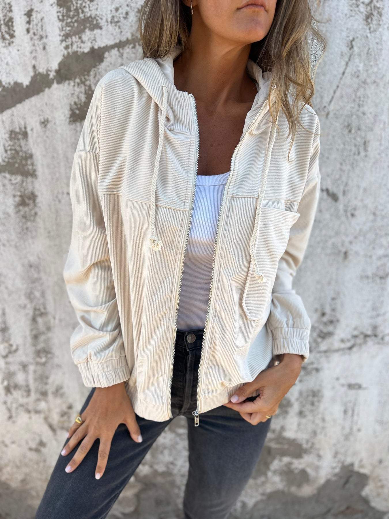 Waverly - A casual jacket with a zip-up hood