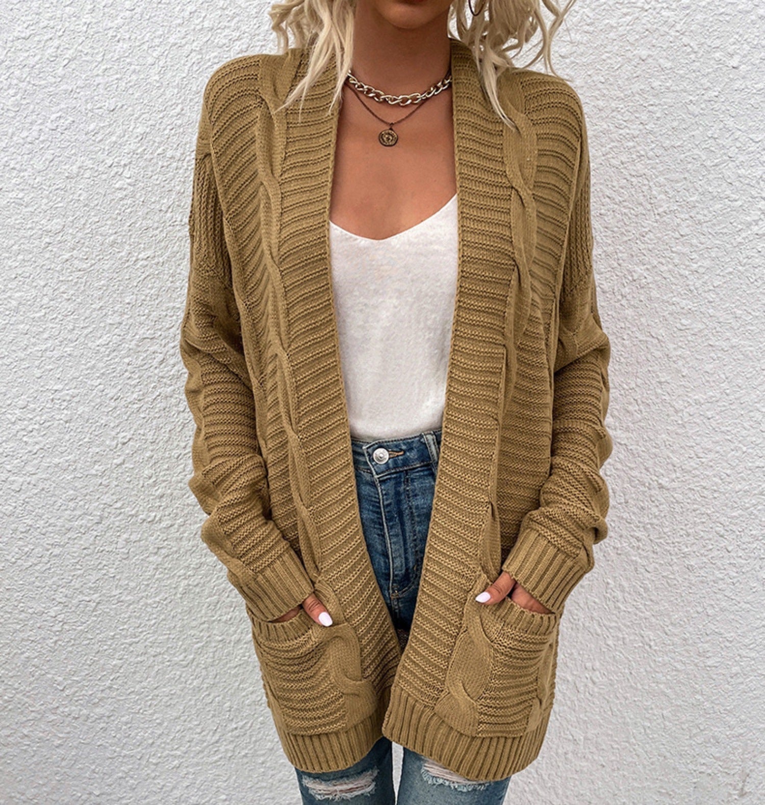 Claire - Cozy cardigan with cabled pattern