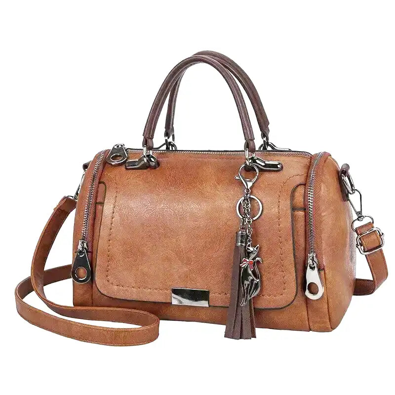 Liliana - Spacious handbag in soft leather with strap and zipper closure