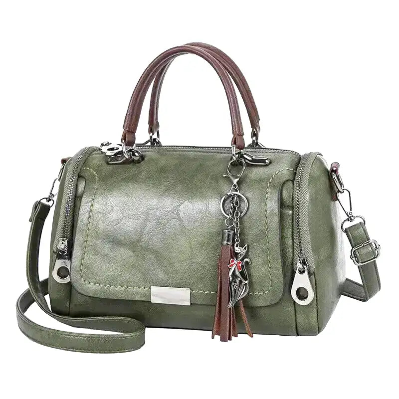 Liliana - Spacious handbag in soft leather with strap and zipper closure