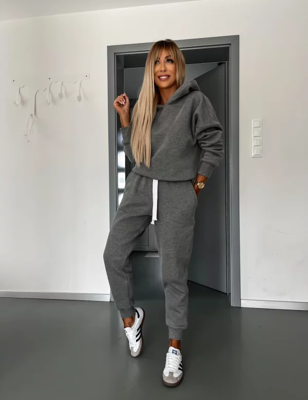 tweedelige-set-modern-en-elegant-comfortabele-hoodie-joggers-844.png